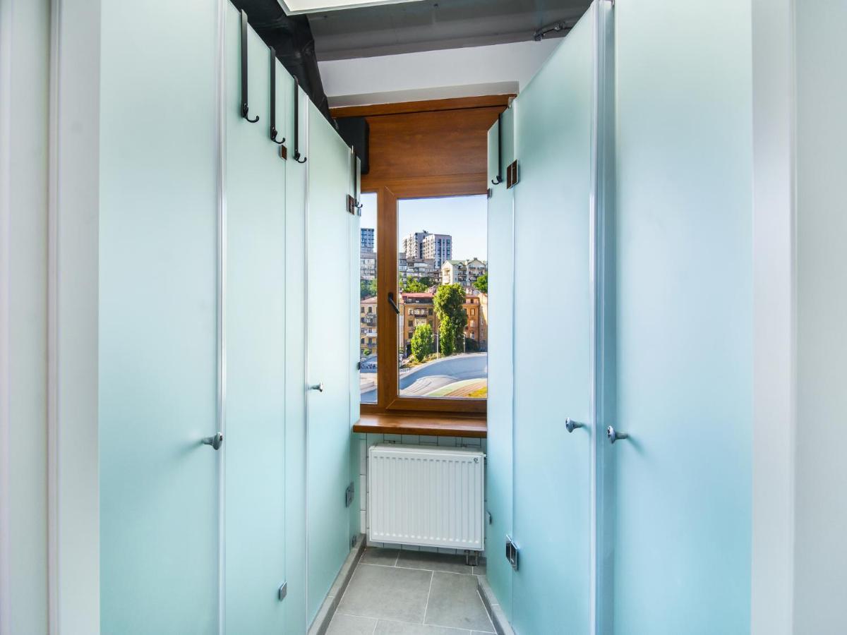 Av-1 Capsule Hotel Kyiv Exterior photo