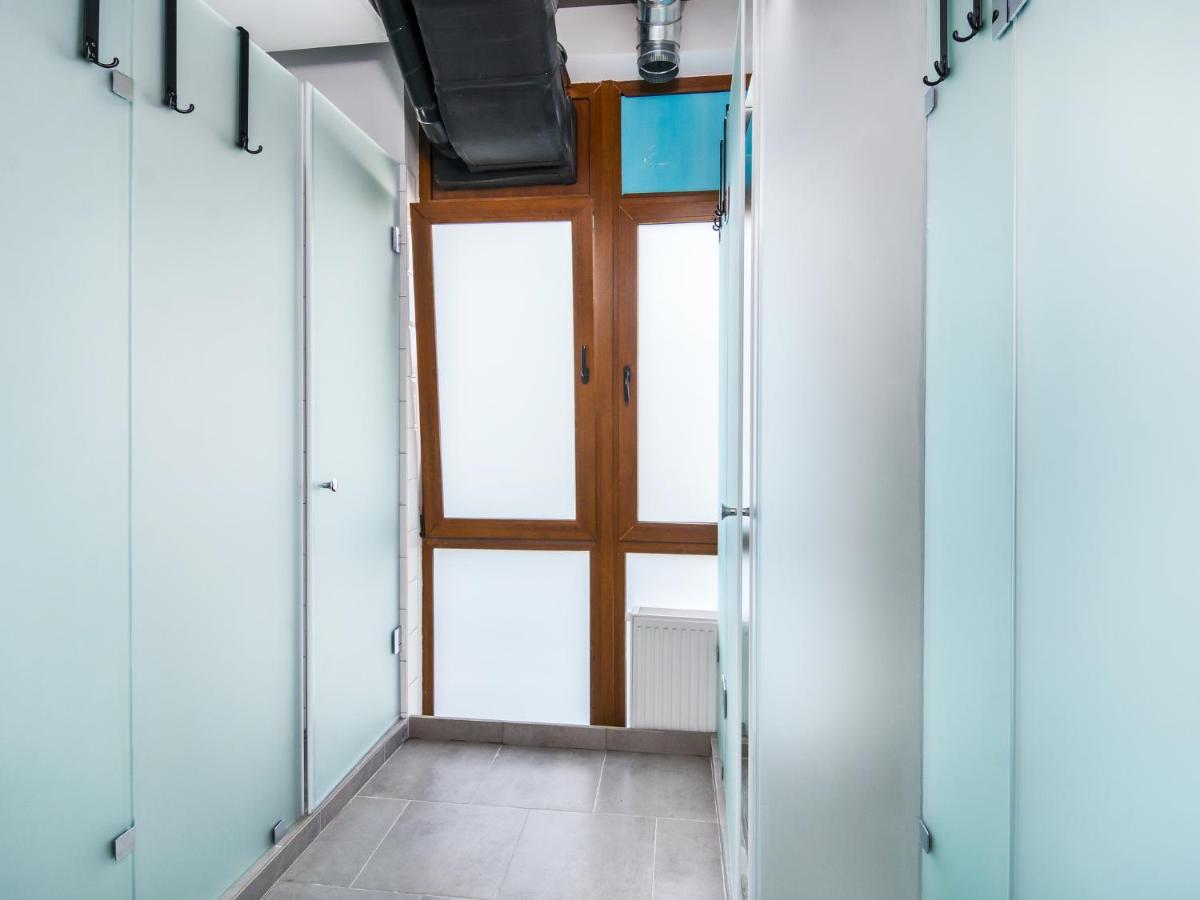 Av-1 Capsule Hotel Kyiv Exterior photo