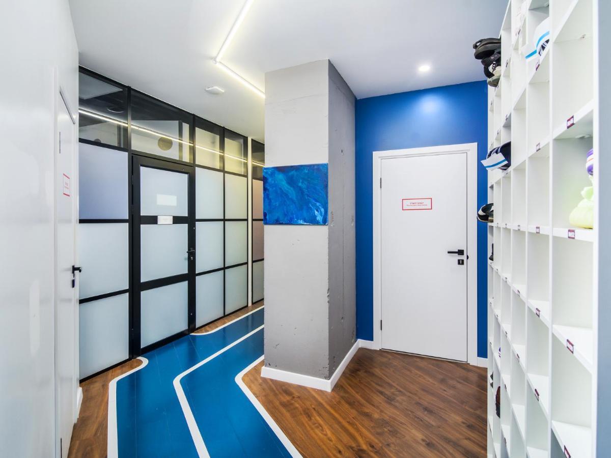 Av-1 Capsule Hotel Kyiv Exterior photo