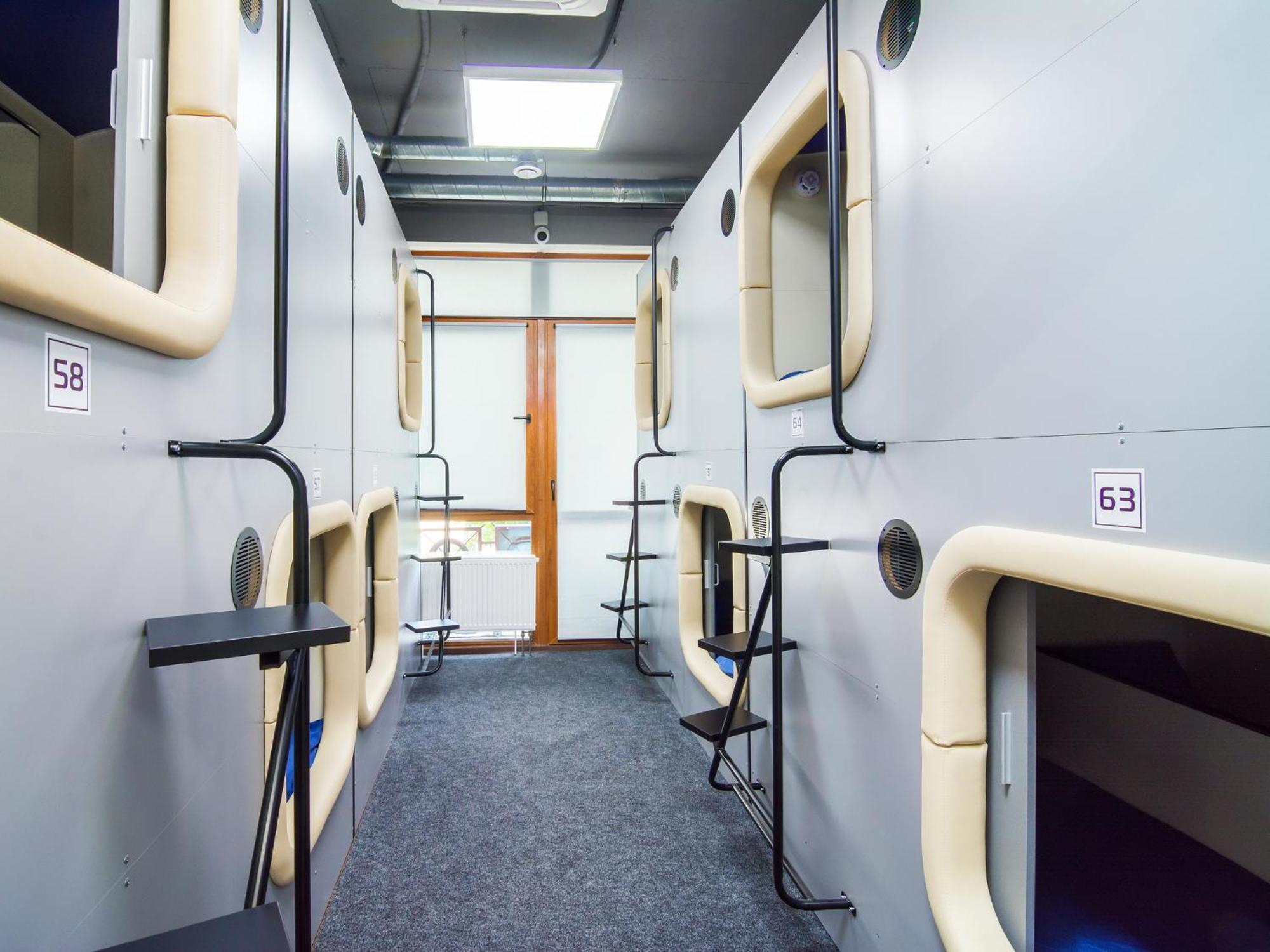 Av-1 Capsule Hotel Kyiv Exterior photo