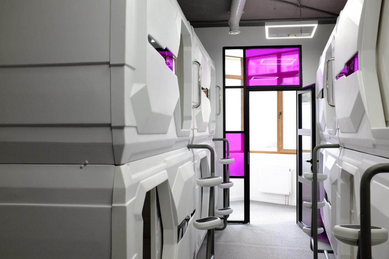 Av-1 Capsule Hotel Kyiv Exterior photo