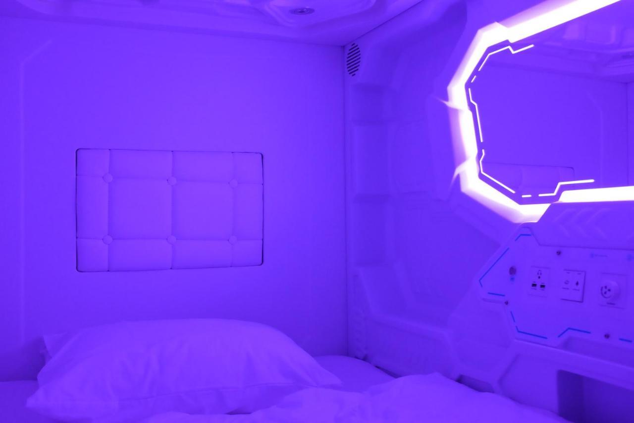 Av-1 Capsule Hotel Kyiv Exterior photo