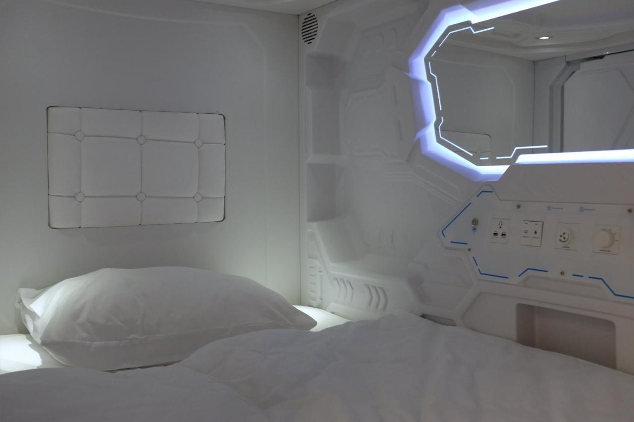 Av-1 Capsule Hotel Kyiv Exterior photo