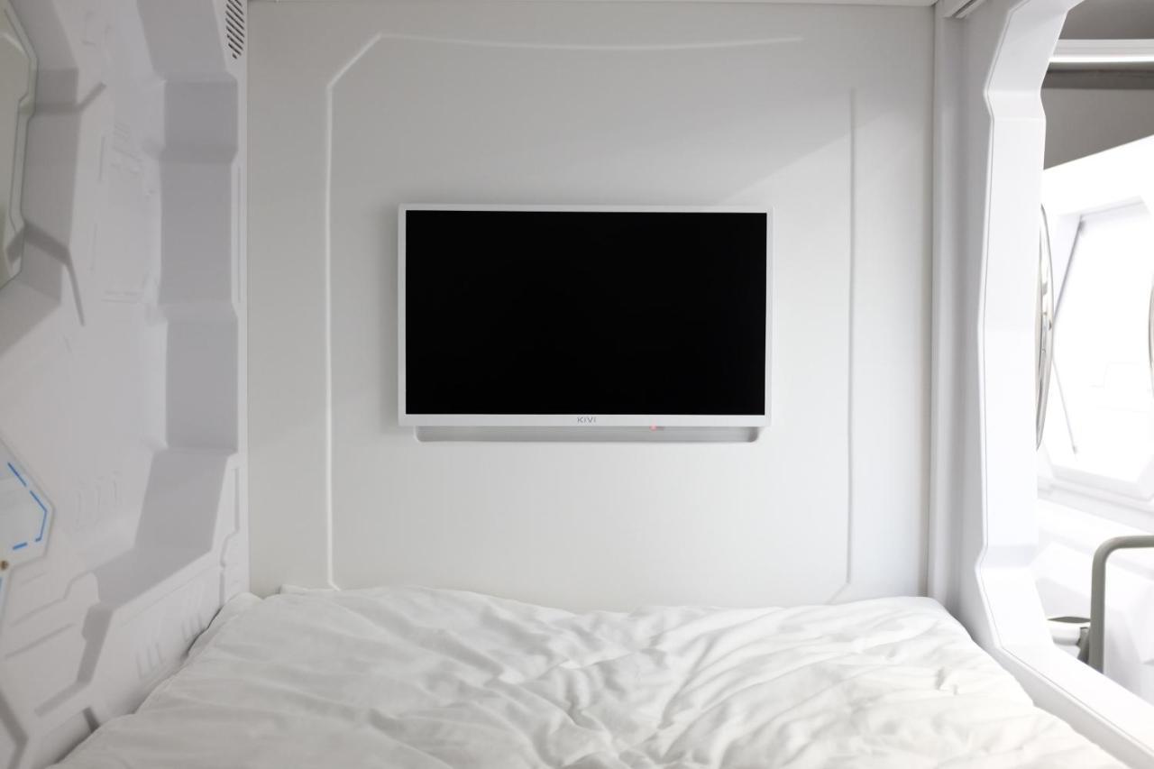 Av-1 Capsule Hotel Kyiv Exterior photo